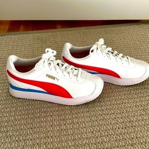 Adorable retro PUMA sneakers